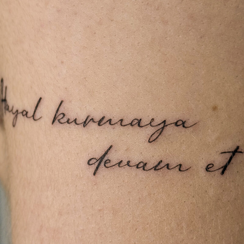 Напис Hayal kurmaya devam et тату — Skaty.Tattoo