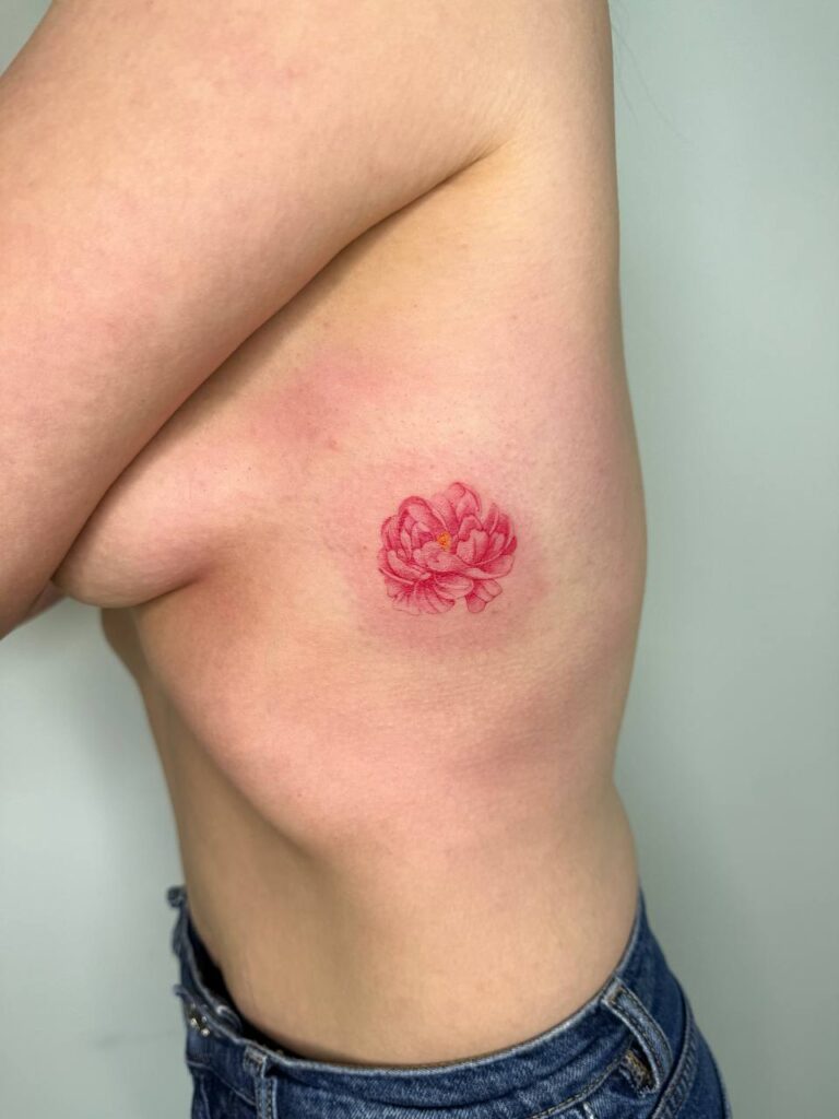 Мініатюрна квітка тату на ребрах — Skaty.Tattoo