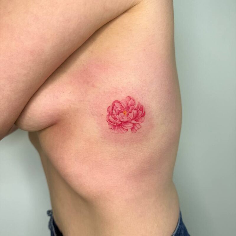 Мініатюрна квітка тату на ребрах — Skaty.Tattoo