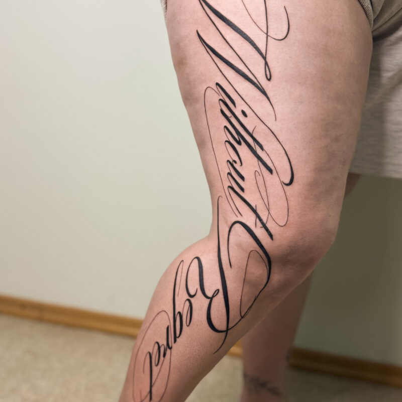 Напис Without Regret тату на нозі — Skaty.Tattoo